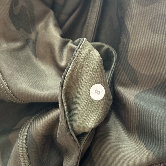 Lululemon Wunder Under Crop Full-On Luxtreme Savasana Camo Fatigue Green Sz 8 - Picture 11 of 11